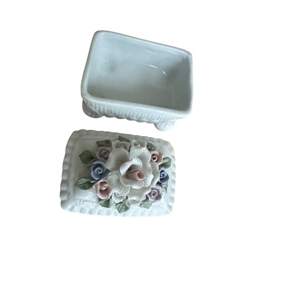 Vintage Handcrafted Porcelain Trinket Box With Floral Lid Design Ivory Rose - Picture 2 of 8